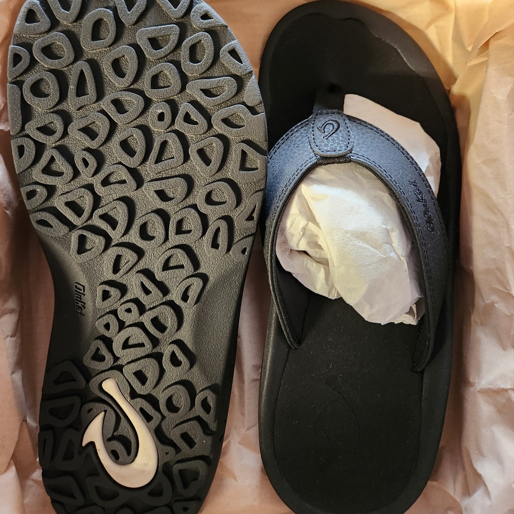 OluKai Black Sandals
